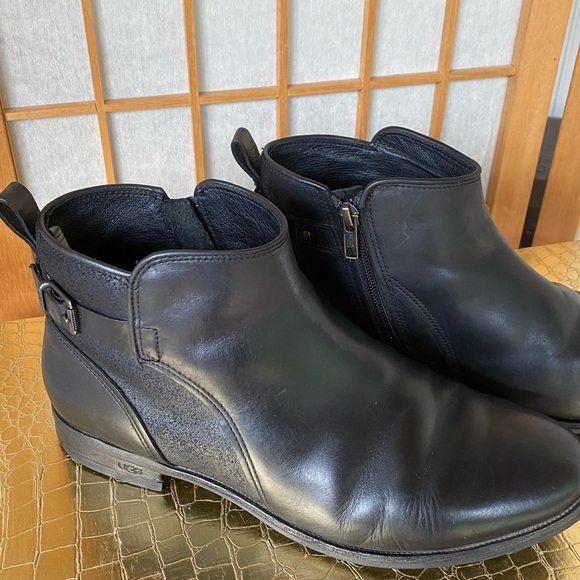 UGG Black Leather Demi Buckle Ankle Boot SZ 10 - Picture 12 of 15